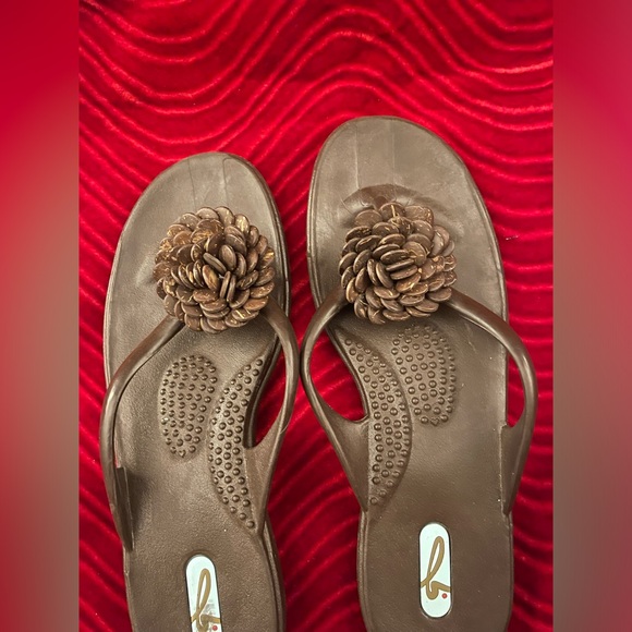 OkaB sandals size Medium brown in color - Picture 3 of 7